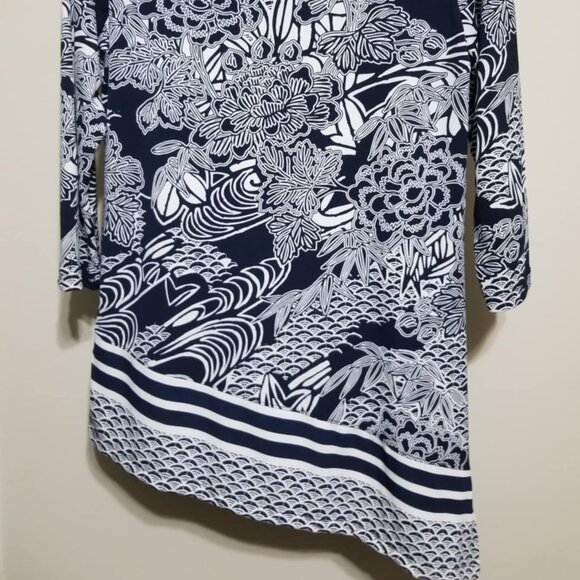 Chicos Women's Tunic Top Asymmetrical Floral Navy Casual Business Dressy - Picture 2 of 7